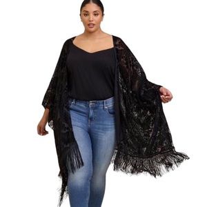 Torrid women’s black velvet, like burn out, kimono with fringe. Open front. OSFM